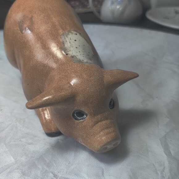 A pig figurine, wallowing in mud. Handpainted and very Realistic with mud spots - Picture 7 of 8